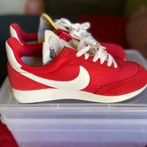 Nike tailwind sneakers